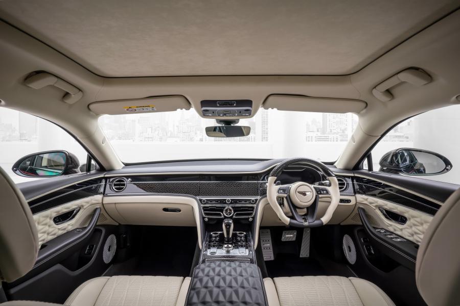 Торпедо Bentley Flying Spur by Mansory 2020 года  (фото 3 из 10)